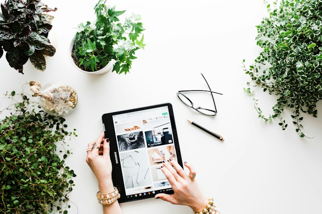 TikTok Live Shopping, TikTok Shop, Instagram Shopping, Pinterest Shopping, comportements d'achat, stratégie réseaux sociaux, social selling, conversion réseaux sociaux, marketing d'influence, parcours d'achat, commerce social, stratégie digitale
